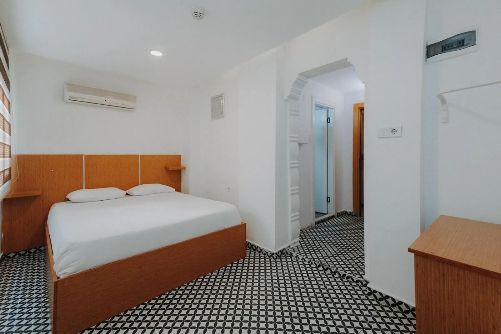 Deniz Pansiyon Izmir Hotel